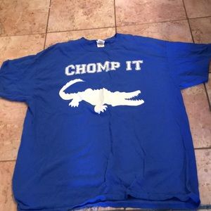 UNIVERSITY OF FLORIDA GATOR DINING  T SHIRT